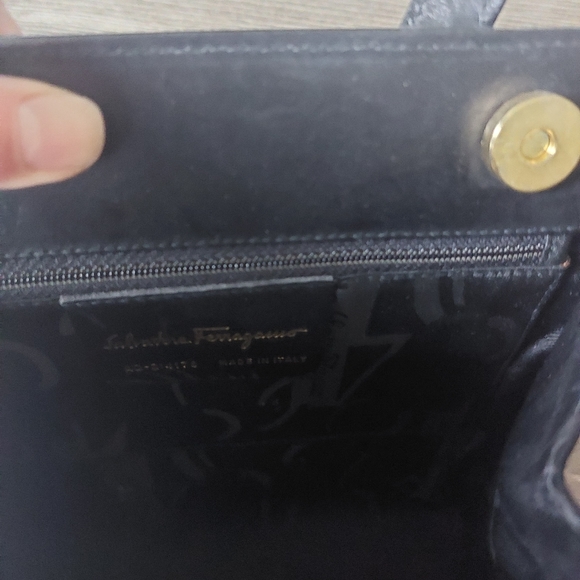 Salvatore Ferragamo Vara bow black suede bag. Top handle bag plus crossbody bag - Picture 5 of 13